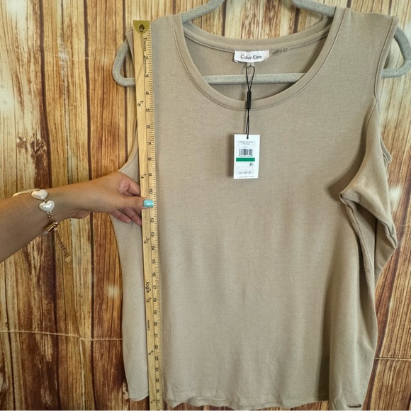 Calvin Klein Women’s Scoop Neck Long Sleeve Cold Shoulder Tan Blouse Size Large - Picture 10 of 13